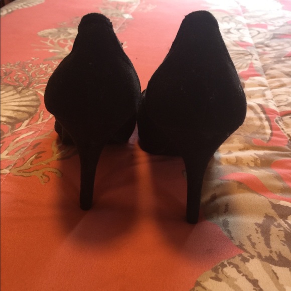 Black heels - Picture 3 of 5